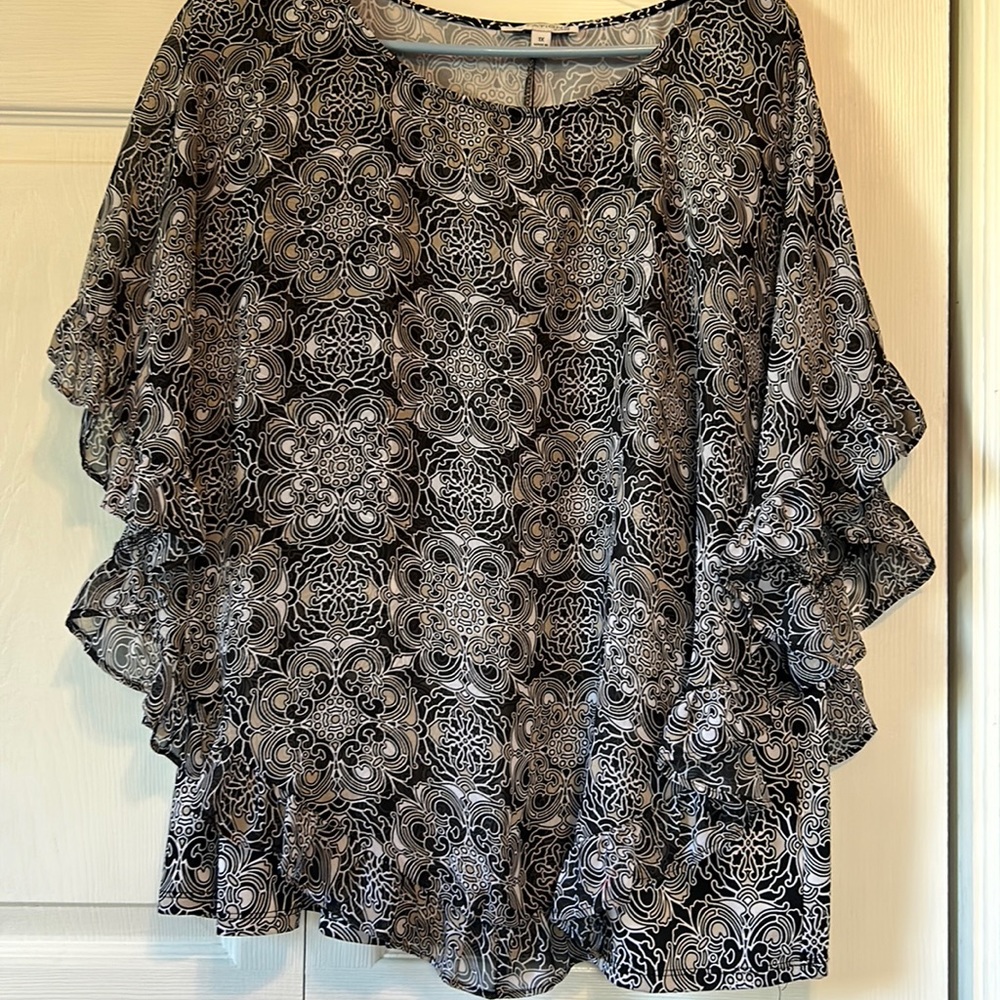 Black geometric blouse